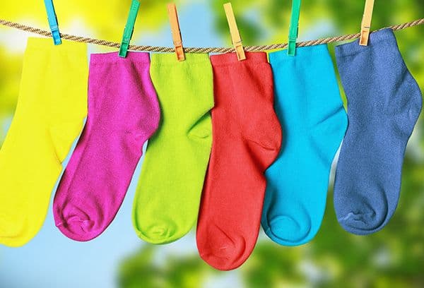 Șosete colorate pe uscător
