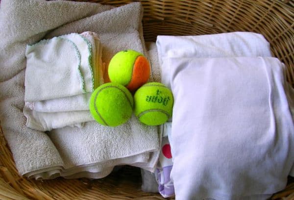 Mingi de tenis într-o mașină de scris