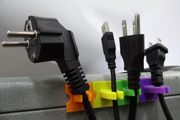 Suporturi de sârmă multicolore