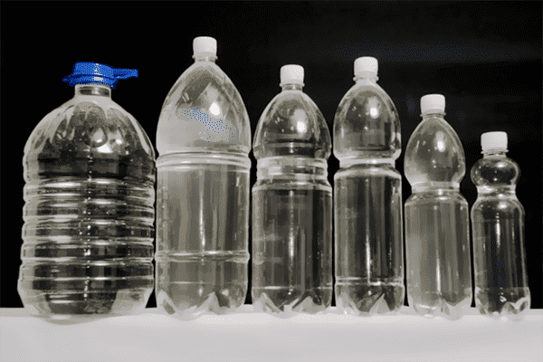 Alcool în sticle de plastic