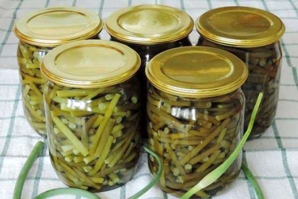 Săgeți conserve de usturoi pentru iarnă