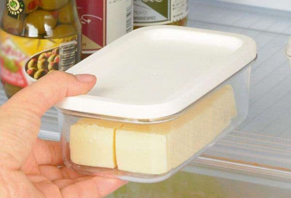 Eļļa plastmasas traukā