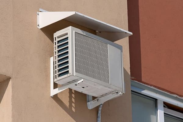 Unitate de aer condiționat externă sub vizieră