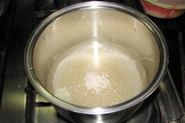 Facând sirop de zahăr