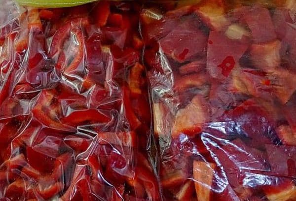 Înghețarea ardeiului tăiat roșu