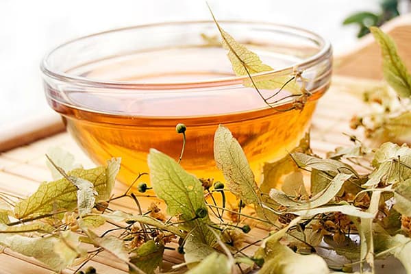 Infuzie cu apă de flori de tei