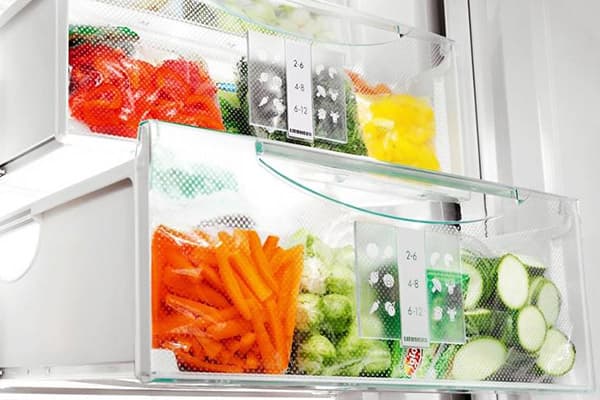 Containere pentru fructe și legume la frigider