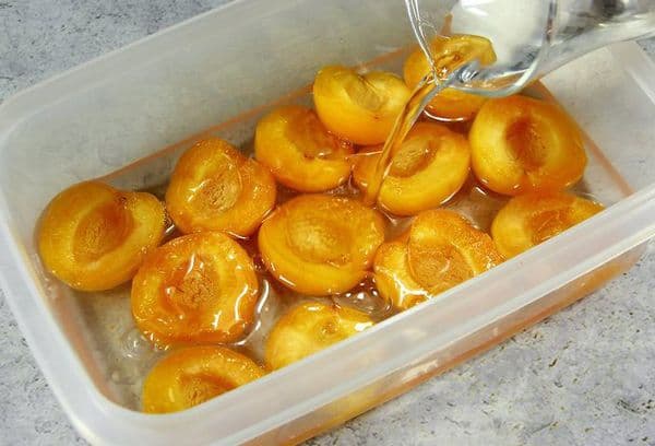 Caise în sirop