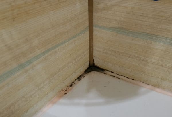 Formați în baie între cusături