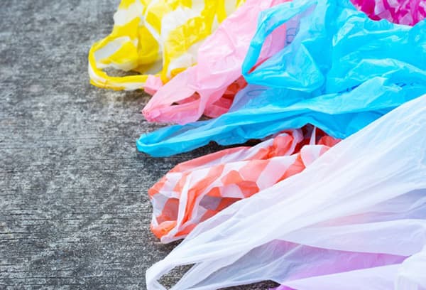 Saci de plastic