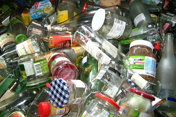 Băncile și alte obiecte din sticlă