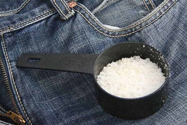 Sare împotriva mirosului de îmbrăcăminte