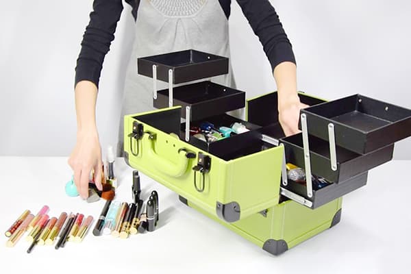 Sortarea produselor cosmetice, carcase de înfrumusețare
