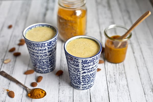 Lapte auriu și pastă de turmeric